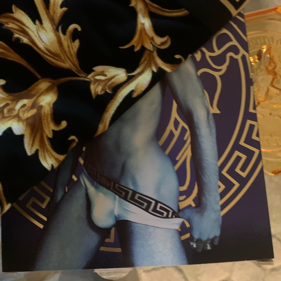 VERSACE - Picture 9 of 10